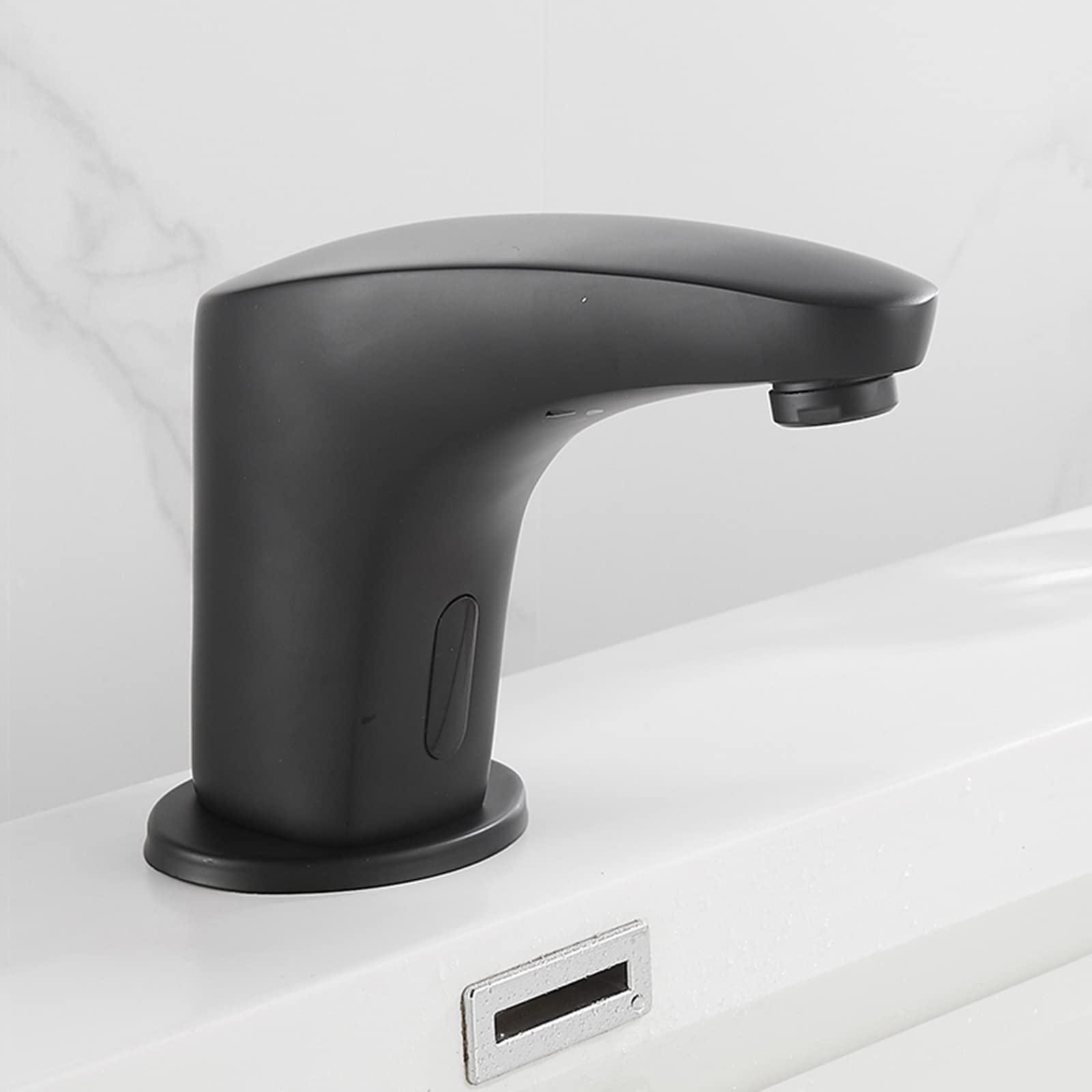 Grifos fríos y calientes automáticos para evitar manchas en el lavabo