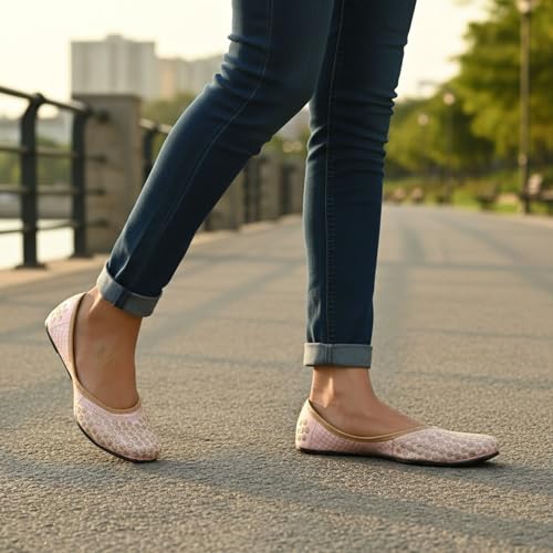 Image of DFR Women Embroidered Mojari Juttis