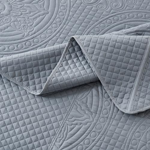 Qucover Oversized King Quilt 120x120, 3 Piece California King Size Bedspread, Soft Microfiber Lightweight Coverlet, Ultrasonic Quilting Vintage Pattern, Dark Grey