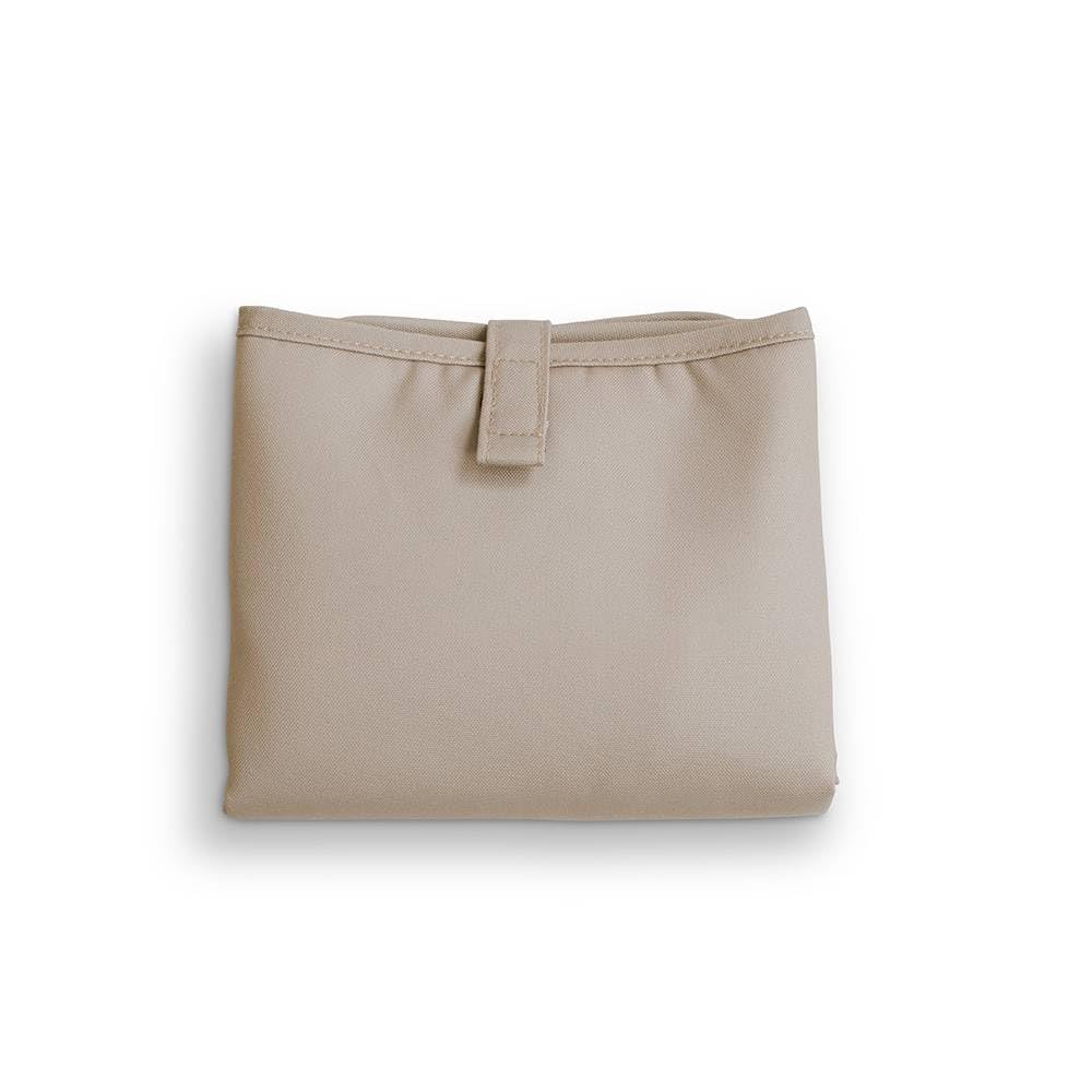 Cosatto Deluxe Baby Wickeltasche – 2 Innentaschen, isolierter Flaschenhalter, abwischbare Wickelunterlage, Schlüsselhalter & verstellbarer Schultergurt (Whisper)