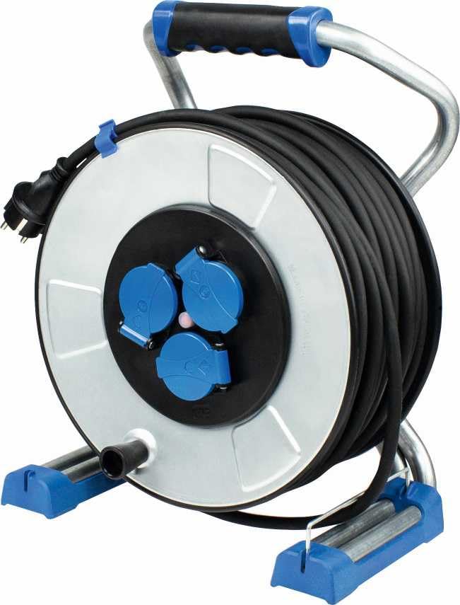Alargo de cable de 40 m con proteccion IP44 y tres tomas de corriente