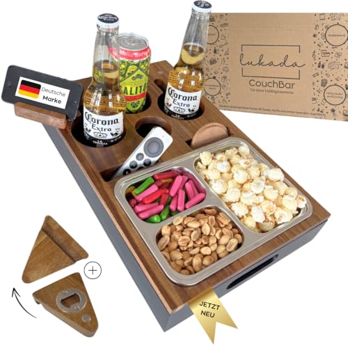 Lukada Premium Couchbar Snackbox | XXL Snackschale & 4 Getränkehalter | Akazien Holz & Bambus Sofatablett | inkl. Geschenkbox & Handyhalterung | Couch Organizer Geschenke für Männer & Frauen Lukada Premium Couchbar Snackbox | XXL Snackschale & 4 Getränkehalter | Akazien Holz & Bambus Sofatablett | inkl. Geschenkbox & Handyhalterung | Couch Organizer Geschenke für Männer & Frauen