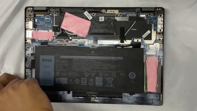 Dell Latitude 7390 LTEモデル バッテリー85% Latitude 7390のバッテリーを取り外す方法 | Dell 日本
