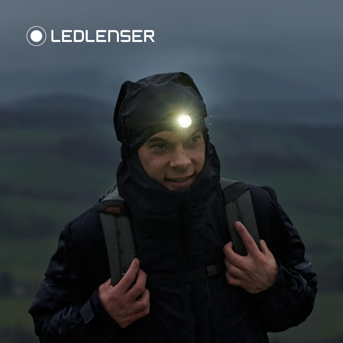 Ledlenser MH10 SE Akku-LED-Stirnlampe, 600lm, 150m Leuchtweite, IP54, 158g | Fokussierbar, bis zu 120h Leuchtdauer, rotes Rücklicht, inkl. Farbfilter & Gürteltasche, ideal für Camping, Angeln & Wandern