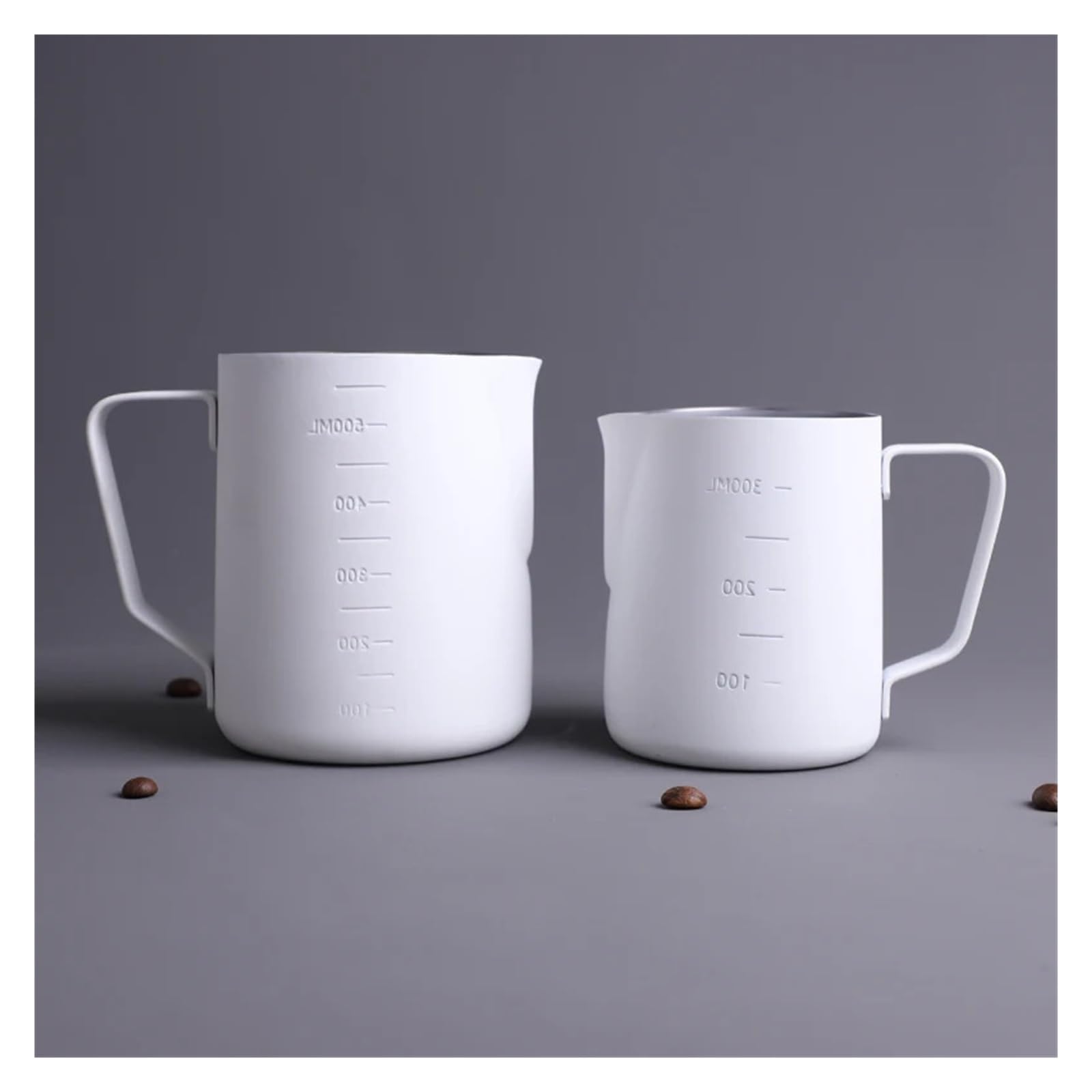 Genérico Jarra de 350 ml a 600 ml, compatible con espuma de leche con escala, ideal for café, barista, artesanía, latte, capuchino, crema, espuma.(600ml-white)