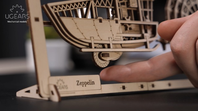 シュタイフ　peace replica Amazon.com: UGEARS 2.5D Framed Zeppelin - Classic Aircraft Wood