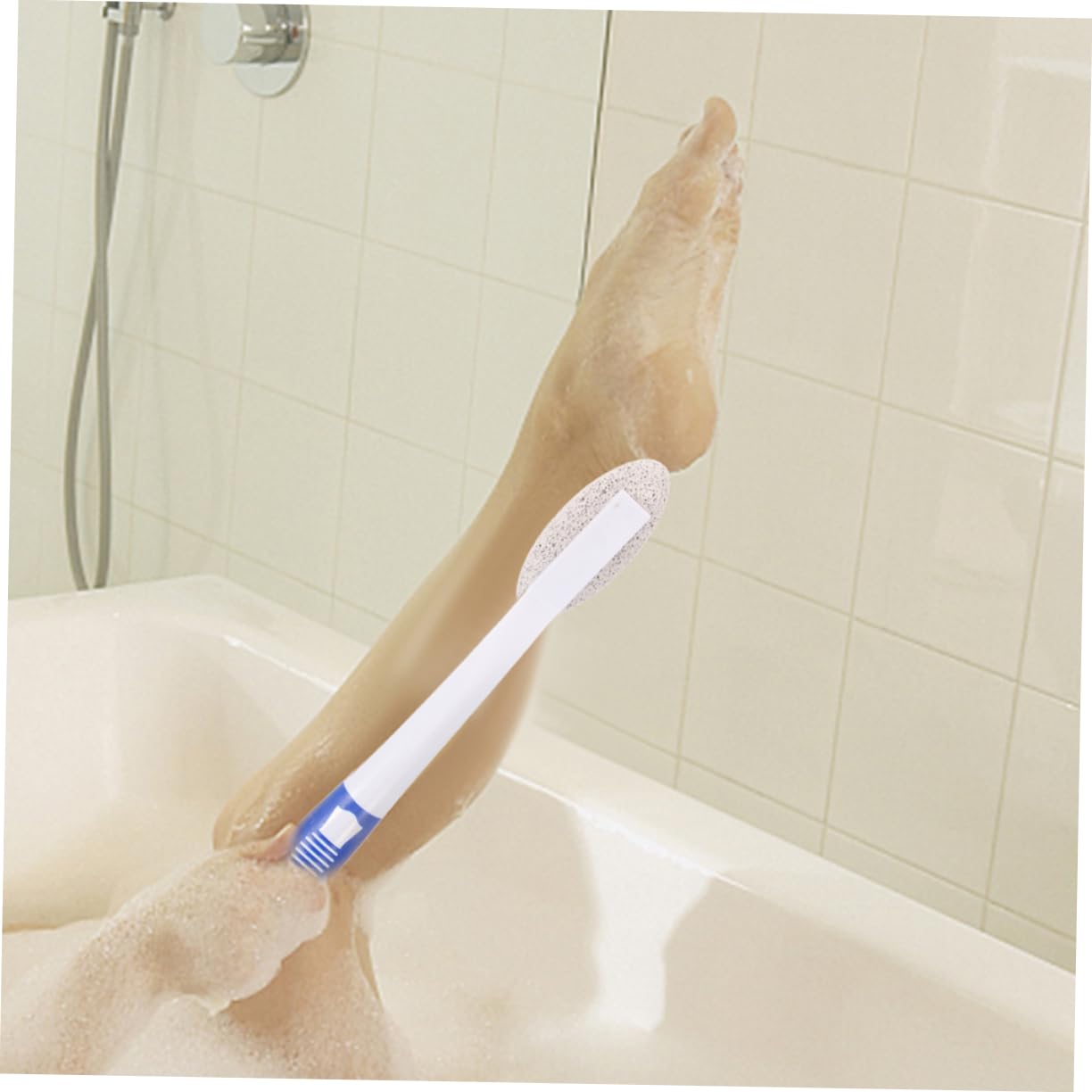 2pezzi Pumice Stone Foot Scrubber Con Manico Lungo Rimuovi Morta e Calli Strumento Esfoliante Ergonomico Per Piedi Rinfrescati e Morbidi