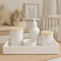 Kit Higiene poá Bebê em Porcelana, Bandeja Branca, 4 Peças, Potes com Tampa de Madeira, Dispenser, Porta Algodão, Decorativo para Quarto Infantil (Poá Rosa)