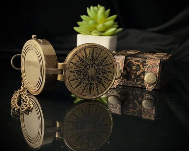Brújula de Bolsillo Grabada en Latón con Estuche de Cuero – Regalo Náutico Vintage miniatura 5