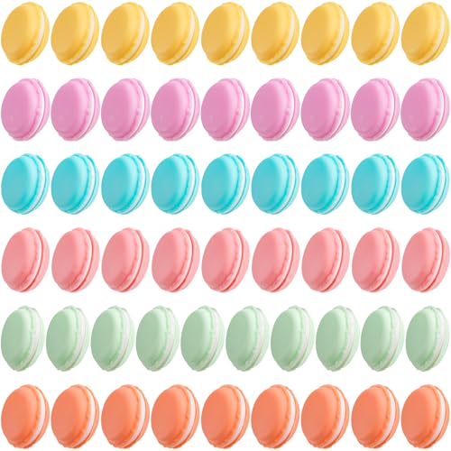 Pilules et colliers bien rangés grâce aux mini boîtes macaron Elsjoy