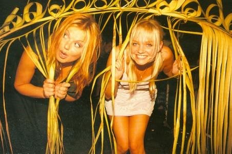 Geri Halliwell & Emma Bunton photo 4x6 (Spice Girls) Image #76