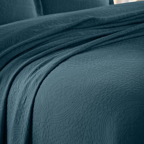 Superior Cotton Fleur De Lis Bedspread Set, Warm Blankets, All-Season Bedding, Bedroom Decor, Decorative Boho Medallion Coverlet, Includes 1 Bedspread, 2 Pillow Shams, Queen, Deep Sea