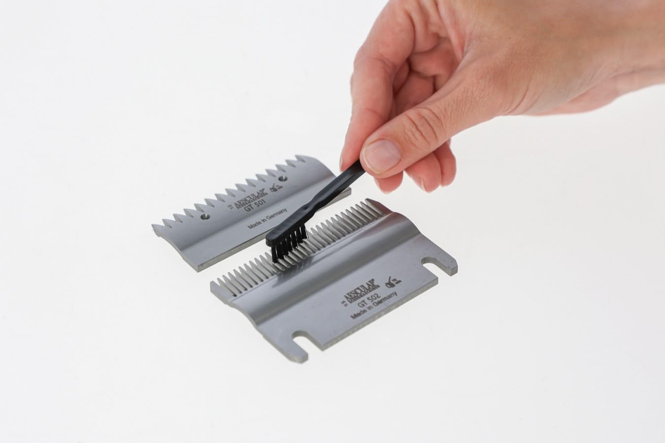 Kerbl Aesculap Cuchillo de corte Econom (juego de cuchillos de corte, 3 mm de altura, acero al carbono de alta calidad, larga vida útil, se puede lijar, revestimiento de superficie resistente) GT516