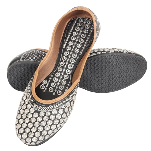Image of DFR Women Embroidered Mojari Juttis