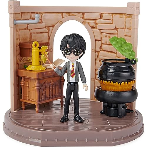 Wizarding World, Classe di Pozioni con bambola esclusiva Harry Potter e accessori - dai 5 anni