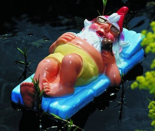 Preisvergleich Produktbild Urlaubszwerg auf Luftmatratze