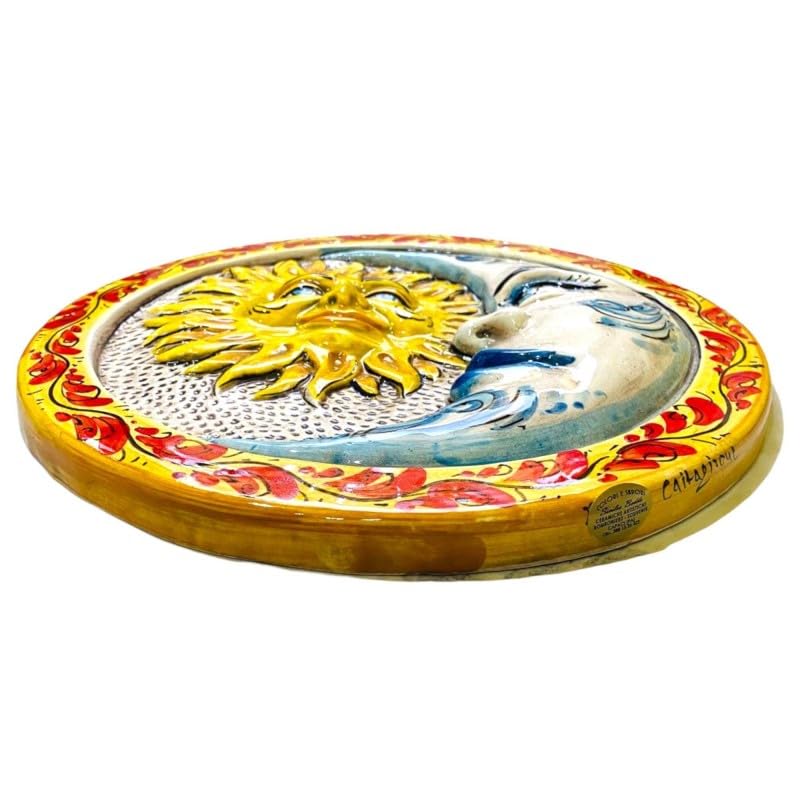 Piatto Decorativo In Ceramica Di Caltagirone 'Eclissi' Con Sole, Luna E Ficodindia, Decoro Barocco Su Fondo Blu, Diametro 25 Cm, Marchio Sicilia Bedda Capaci