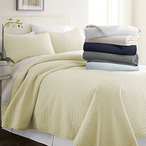Linen Market 3 Piece Yellow Quilt Queen Size Bed Set - A Lightweight Bedspread & Machine Washable Quilts - Includes Quilted Coverlet and Two Pillow Shams - Perfect Bedding Quilts (Queen Size Sets)