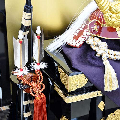 Amazon | 【五月人形】【コンパクト】兜飾り 武田信玄公 金箔屏風平台