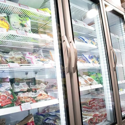 MBH - Nevera expositora industrial triple puerta de cristal para hostelería. Armario frigorífico expositor refrigerado de tres puertas para supermercado y restaurante.