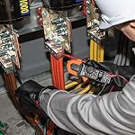 Klein Tools CL390 AC/DC Digital Clamp Meter, Auto-Ranging, 400 Amp - Image 4
