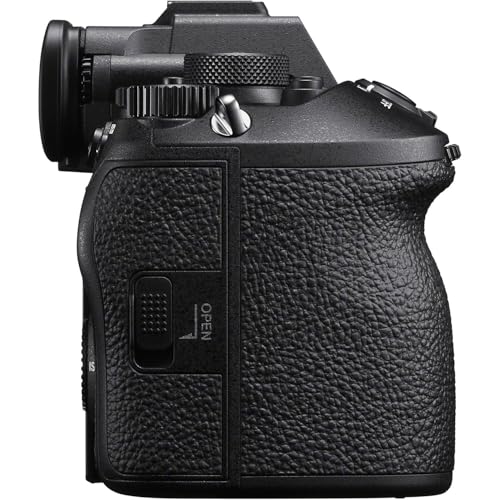 Image of Sony Alpha 7 V Full-Frame Hybrid Mirrorless Camera with Sony FE 70-200mm f /2.8 GM OSS II Lens