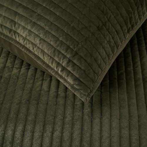 Image of Wonderful Velvet Quilt Set, King Size Dark Green Soft Fluff Texture Coverlet with Shams,Channel Stitched Pattern,All-Season Use,Versatile Lightweight Bedspread for Bedroom Adults Teens Kids,106 inchx94 inch