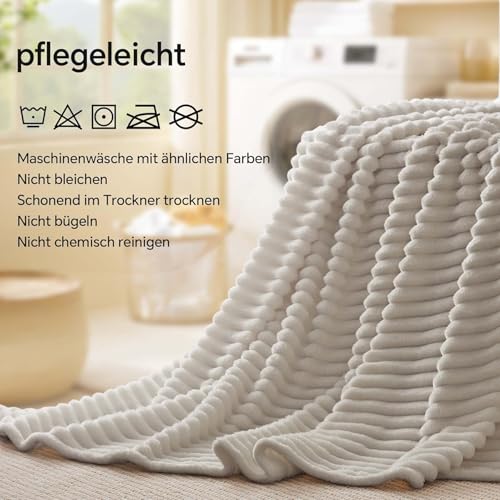 BEDELITE Kuscheldecke Flauschig Decke Klein - weiche Flanell Decken Beige 125x150 für Sofa, Deko Streifen Cord Fleecedecke als Sofaüberwurf für Wohnzimmer, Throw Blanket Wide Use