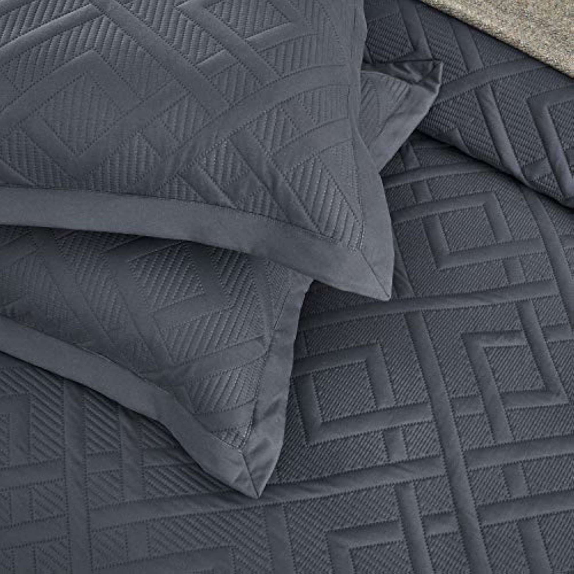Geometric Pattern Quilt Set, King Size, Ultrasonic Quilting