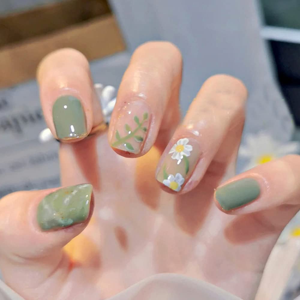 Amazon | 24枚セット ネイルチップ くすみグリーンとミラーニュアンス  