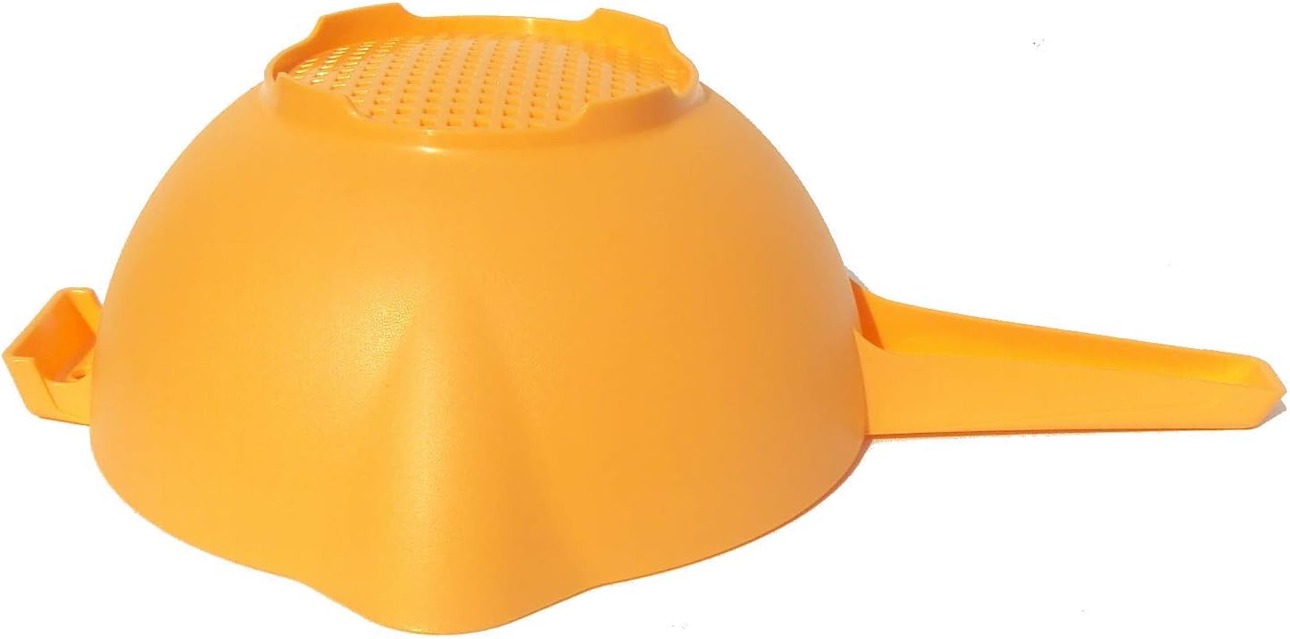 Tupperware 2 Quart Colander Strainer with Handle in Orange