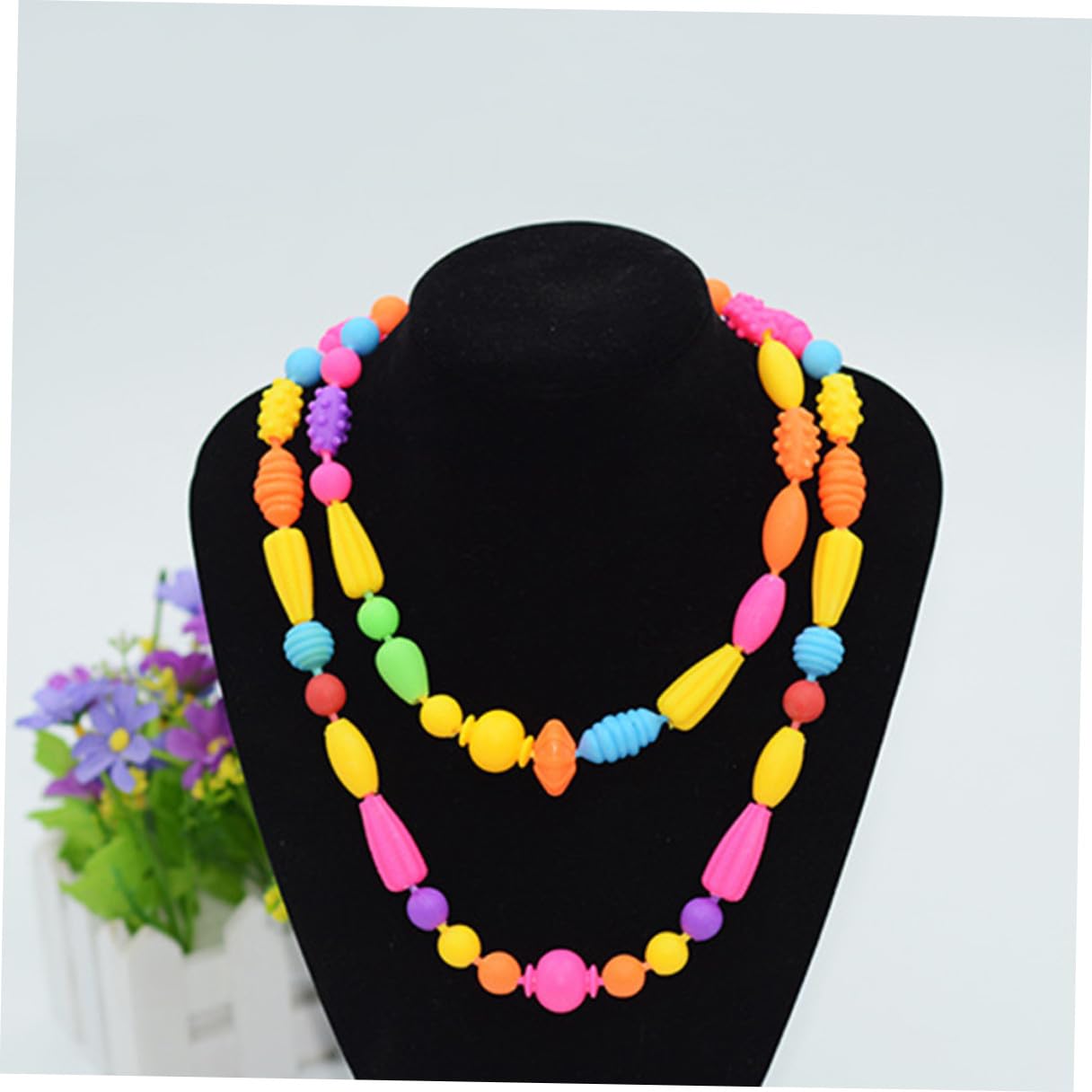 1 Schachtel DIY Perlen für Mädchen Kunststoff Schmuck Bastelset mit Bunten Perlen in Tragbarer Aufbewahrungsbox zum Armband und Halskette Selber Machen Fördert Kreativität und