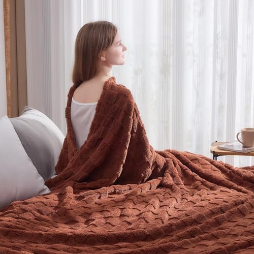 NEWCOSPLAY Super Soft Queen Blanket Coffee Premium Silky Flannel Fleece 3D Checkered Lightweight Bed Blanket All Season Use (Coffee Checkered, Queen(90"x90"))