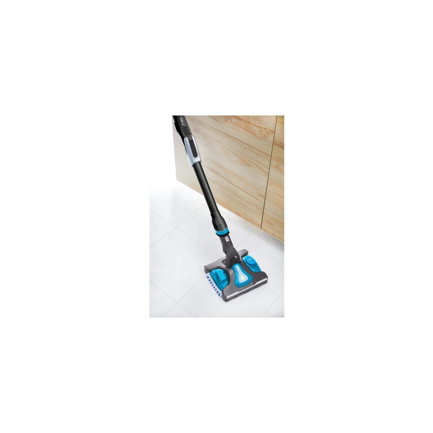 Rowenta Aqua Head 2en1 Aspire Lave En 2 Fois Moins De Temps Mouvement Avant/Arrière Idéal Pour Les Grandes Sessions de Nettoyage Utilisation de la Pédale Pour Réguler/Arrêter Flux d’Eau ZR009500