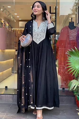 Image of Jwalin Women's Embroidered Kurta Pant Set with Dupatta|Silk Blend Ethnic Set