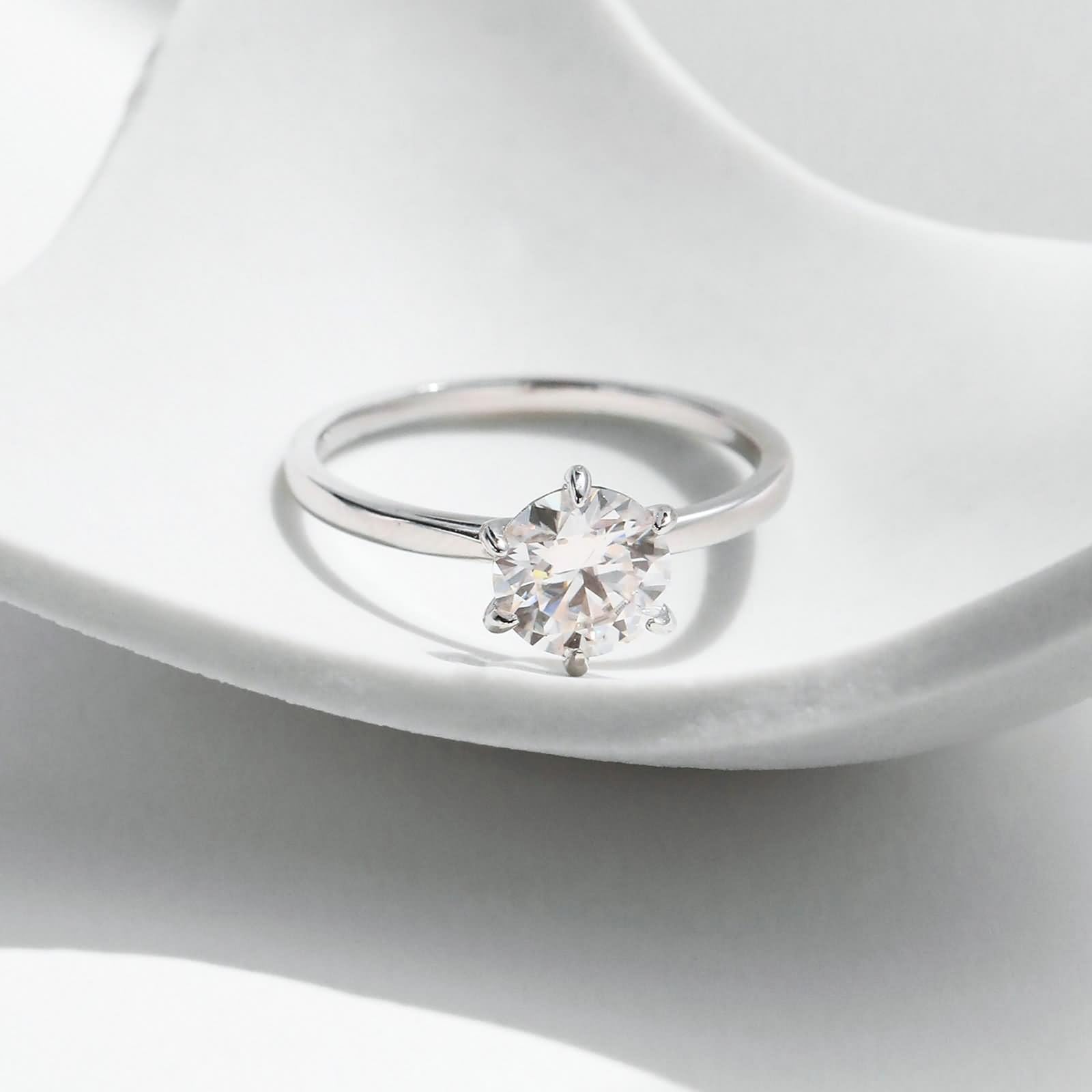 Set di anelli di fidanzamento da donna, rotondi, con moissanite bianca, forma rotonda, oro bianco