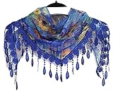 Écharpe d'été en forme de triangle GFM.' Il s'agit d'un tissu fin, transparent et léger semblable à de la dentelle. Design floral avec dentelle et pompons.