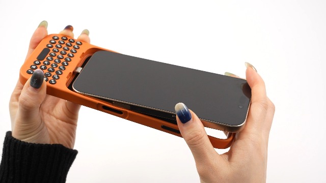 Amazon.co.jp: Clicks(クリックス) iPhone 16 Pro キーボード