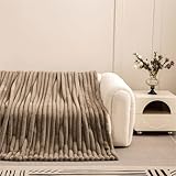 Victorio & Lucchino V&L Manta Imitación Piel de Conejo con Canale Ancho....