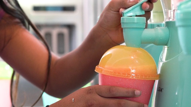 Nostalgia Machine à Boissons Gelées Et Margarita 3,7L - Fabricant Slush Avec Bec Acier Inoxydable Aqua