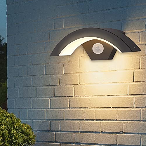Applique murale extérieure PIR contre les zones sombres de l'allée
