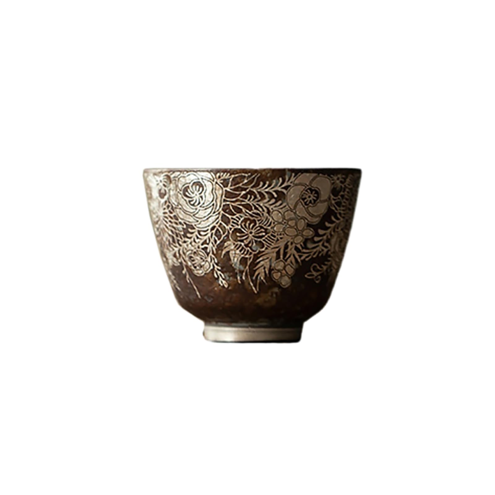 Tasse à thé poterie grossière aux délicates fleurs d'argent pour éveiller vos sens