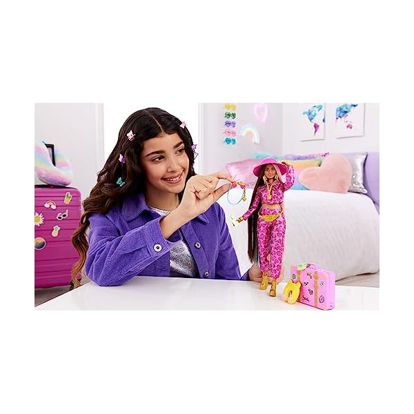 Barbie Poupée Mannequin Extra Fly Articulée avec Ensemble À Imprimé Animal Pailleté Rose Et Bottines Dorées, Inclus 15 Accessoires, Jouet Enfant, A Partir De 3 Ans, HPT48 51NJRSlLUjL. SS600