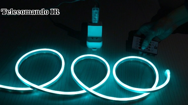 SwitchBot RGBIC Neon Striscia LED, 5M Matter Neon LED Luci Compatibile con Apple Home, Alexa e Google Home, 16 min di colori, Sincronizza Musica e Scene, Luci LED Camera da Letto, Soggiorno