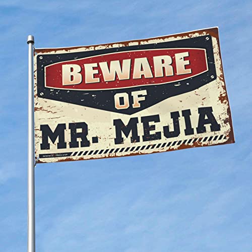 ガレージアクセサリー 男性用 洞窟 Beware Of Mr. Mejia 旗 クールなもの 男の子 ハッピーニューイヤー ガーデンフラッグ (サイズ:30X45CM)