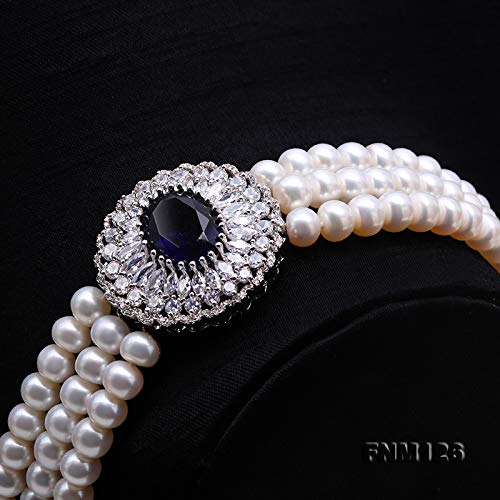 Collier de perles à trois brins blanches, le cadeau idéal pour marquer les esprits - 2