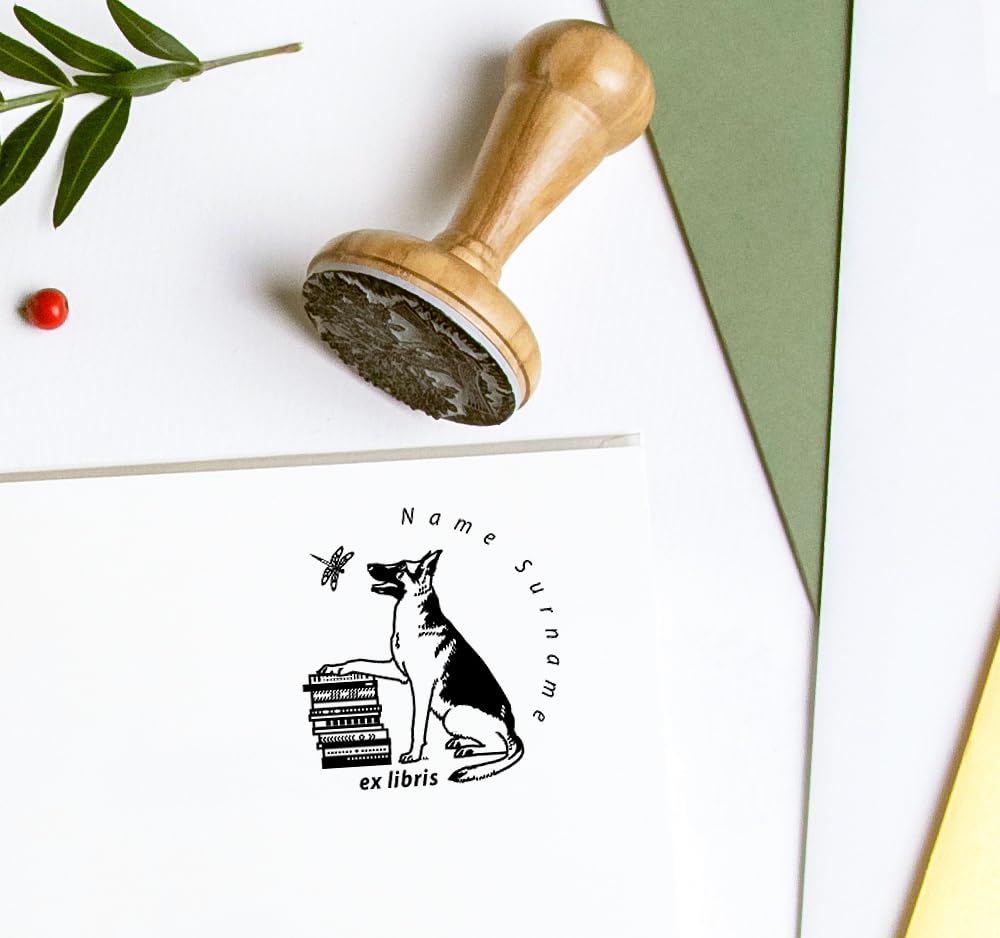 Pastore Tedesco Ex libris Personalizzabile, Timbro Cane e Libellula, Fatto a Mano Regali Amanti Cani Libri in Scatola Regalo Speciale