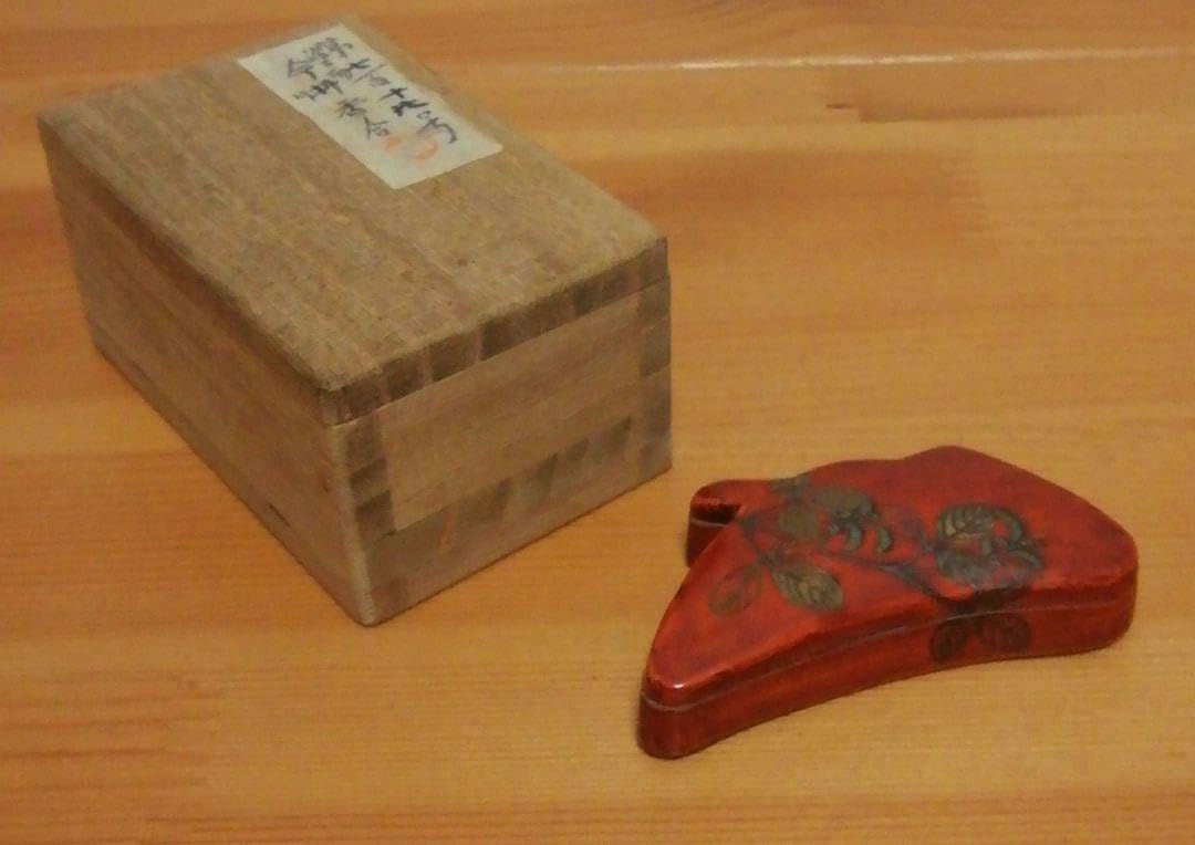 時代　漆　花　蒔絵　香合　共箱　茶道具 時代 漆 花 蒔絵 香合 共箱 茶道具 木製香合・竹製香合・塗物香合 -
