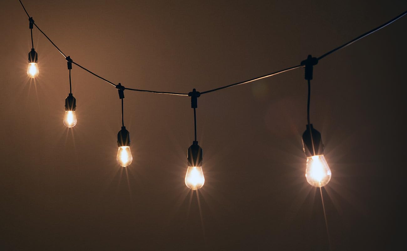 Lunartec Partylichterketten außen: 2er-Set Solar-E27-Glühbirnen-Lichterkette für außen, 10 E27-Birnen (Partybeleuchtung Lichterketten, Solarlampe, Baum)
