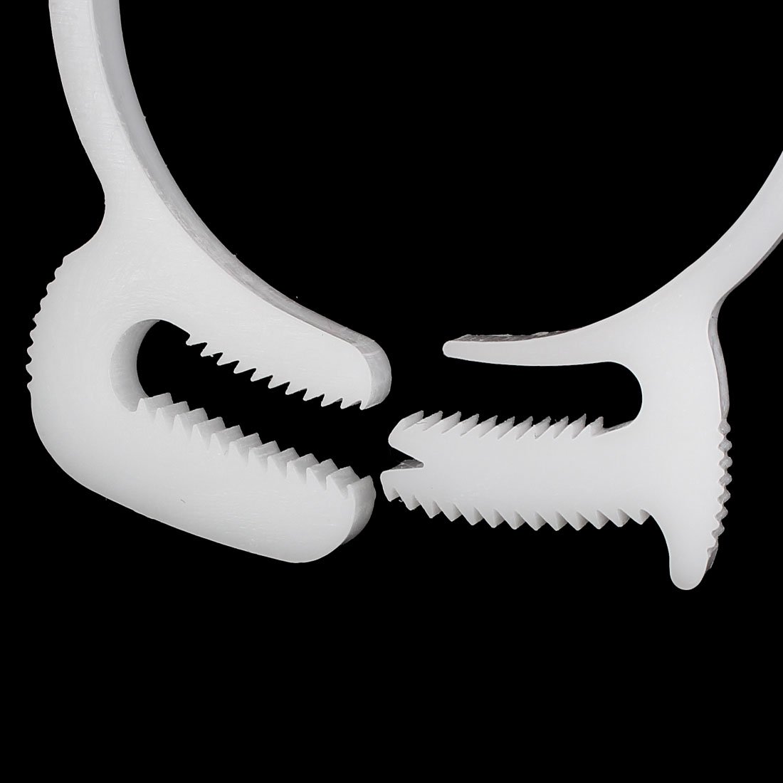 Aexit 43.5mm-45.5mm Double Clamps Gripping Adjustable Ratchet Plastic Hose Clamp Strap Clamps White 4pcs